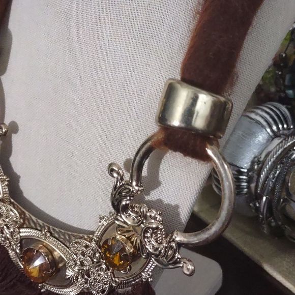 660 Women's Brown Fringe and Gold Costume Statement Necklace - Picture 4 of 6